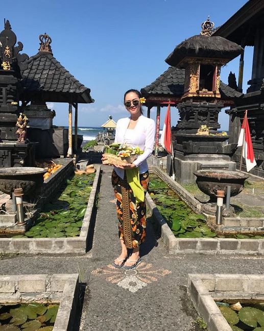 10 Gaya liburan Aura Kasih, dari gunung hingga pantai