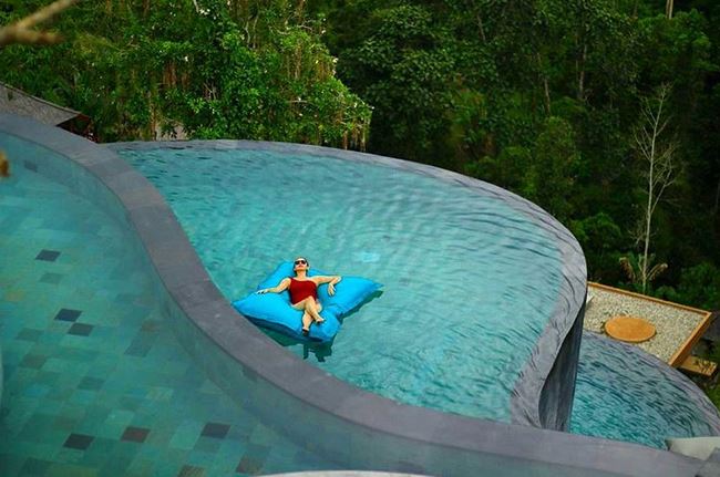 10 Gaya liburan Aura Kasih, dari gunung hingga pantai