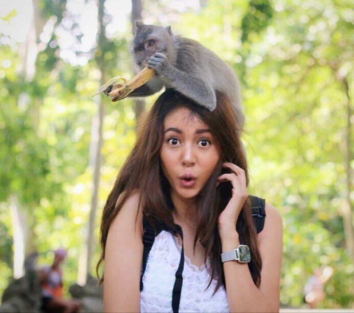 10 Aksi kocak Aurelie Moeremans, yang sama gajah bikin ngakak