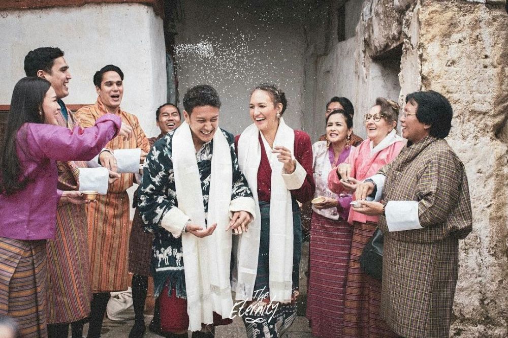 10 Seleb menikah diam-diam di tahun 2018, terbaru Aura Kasih