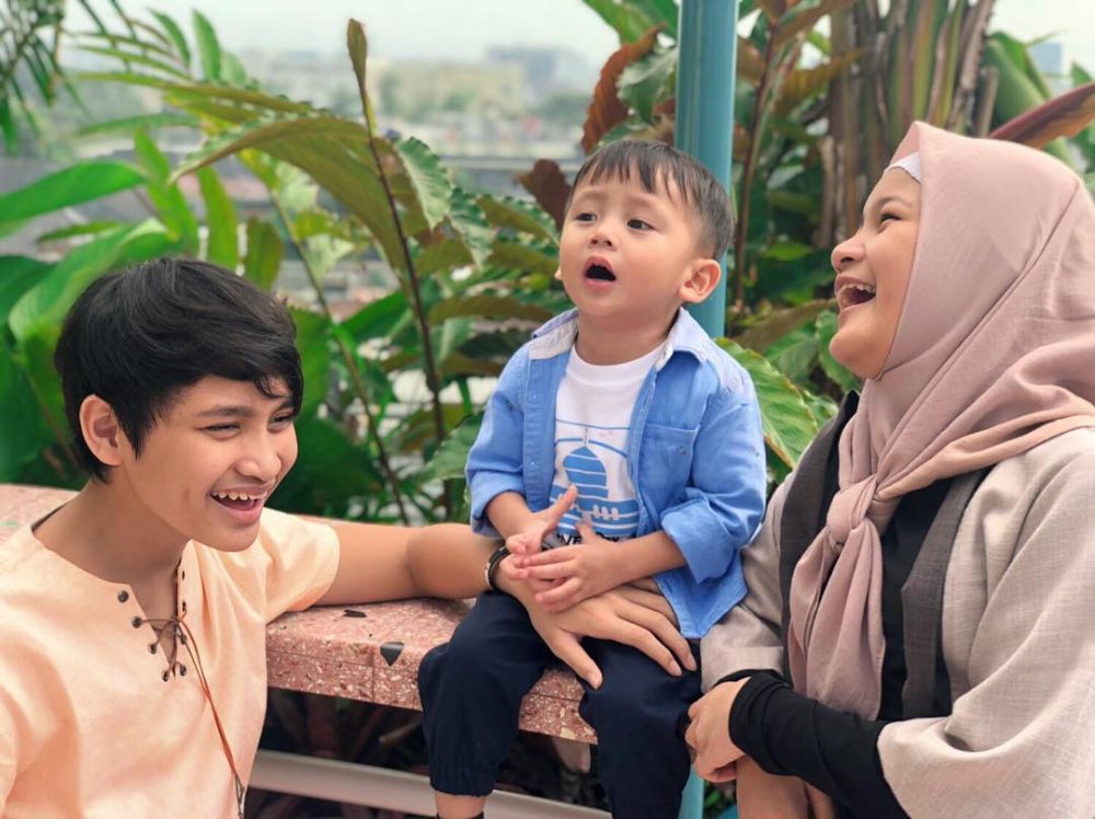 10 Pesona Kayla Aeeshya, putri Arie Untung yang sudah berhijab