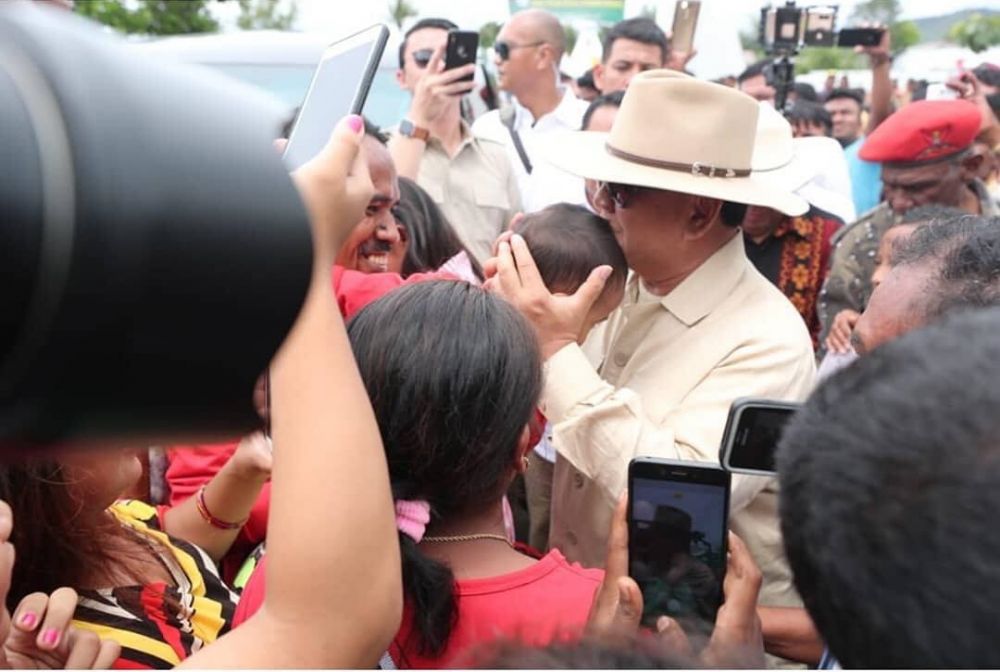 9 Potret kedekatan Prabowo bareng anak kecil