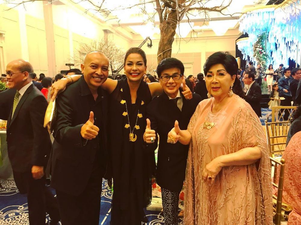 10 Gaya terbaru Titiek Puspa, usia 81 tahun tapi tetap energik