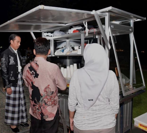 8 Potret kegiatan Jokowi di malam hingga hari pertama tahun 2019