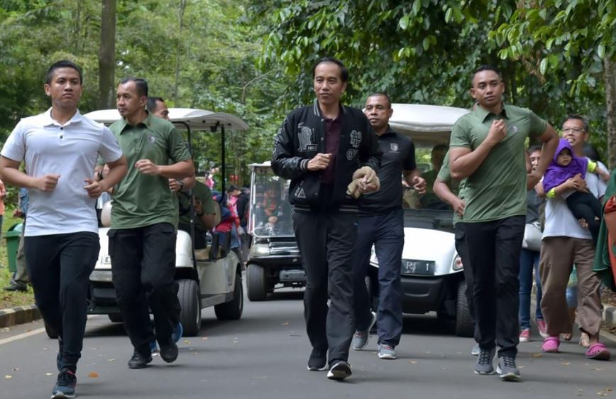 8 Potret kegiatan Jokowi di malam hingga hari pertama tahun 2019