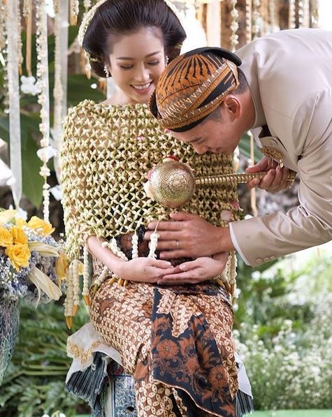 15 Foto menantu Bakrie Rosalindynata Gunawan, hamil makin cantik