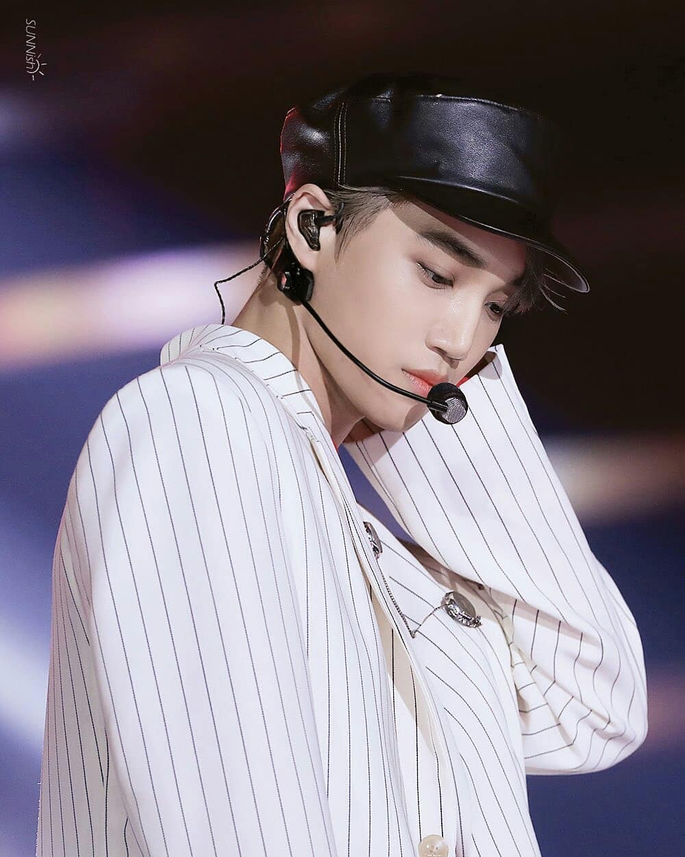 10 Potret Kai EXO saat manggung, bikin susah kedip