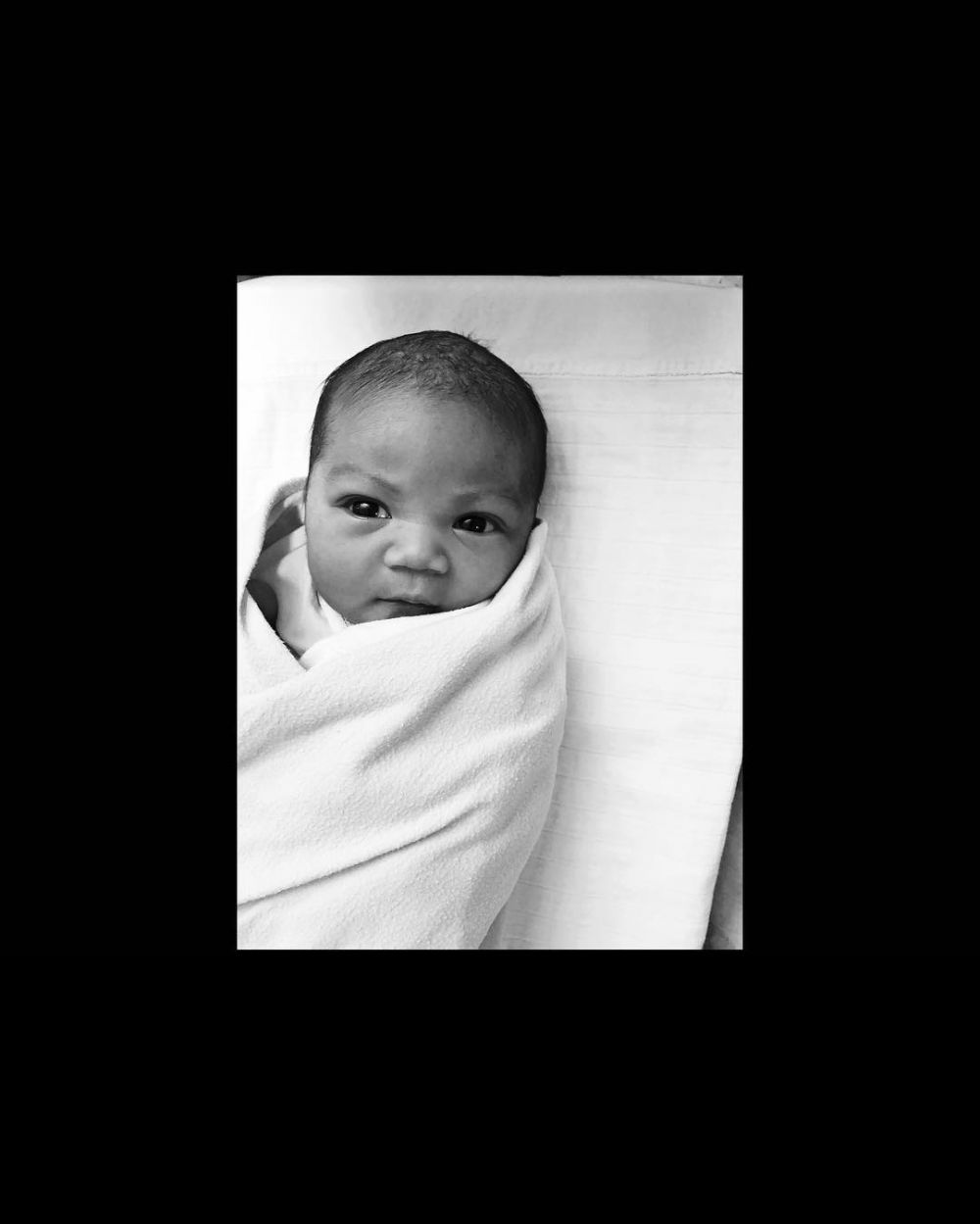 7 Potret imut anak pertama Sheza Idris, lahir di penghujung 2018