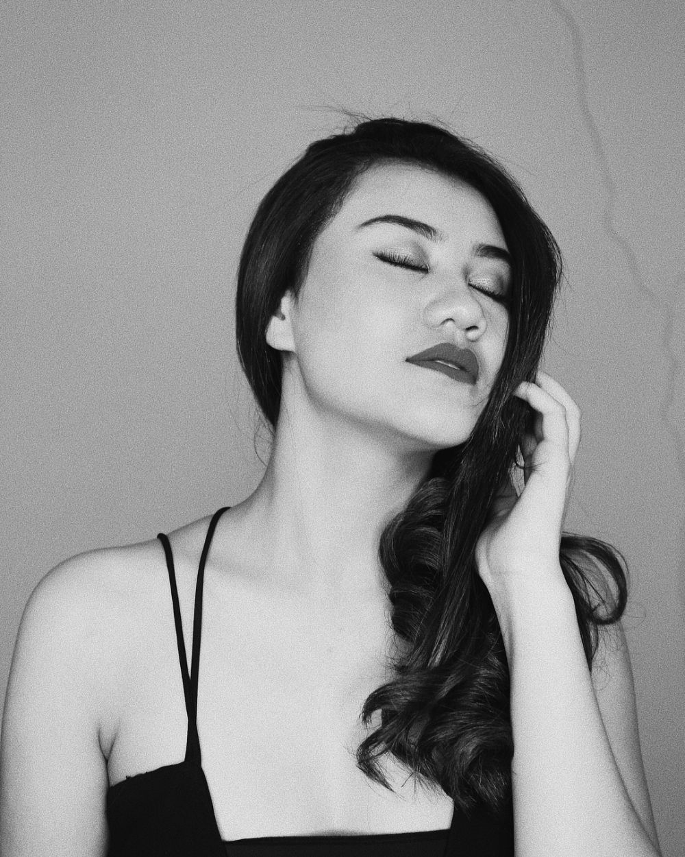 12 Pesona Aaliyah Massaid ketika pamer pundak, bikin salah fokus