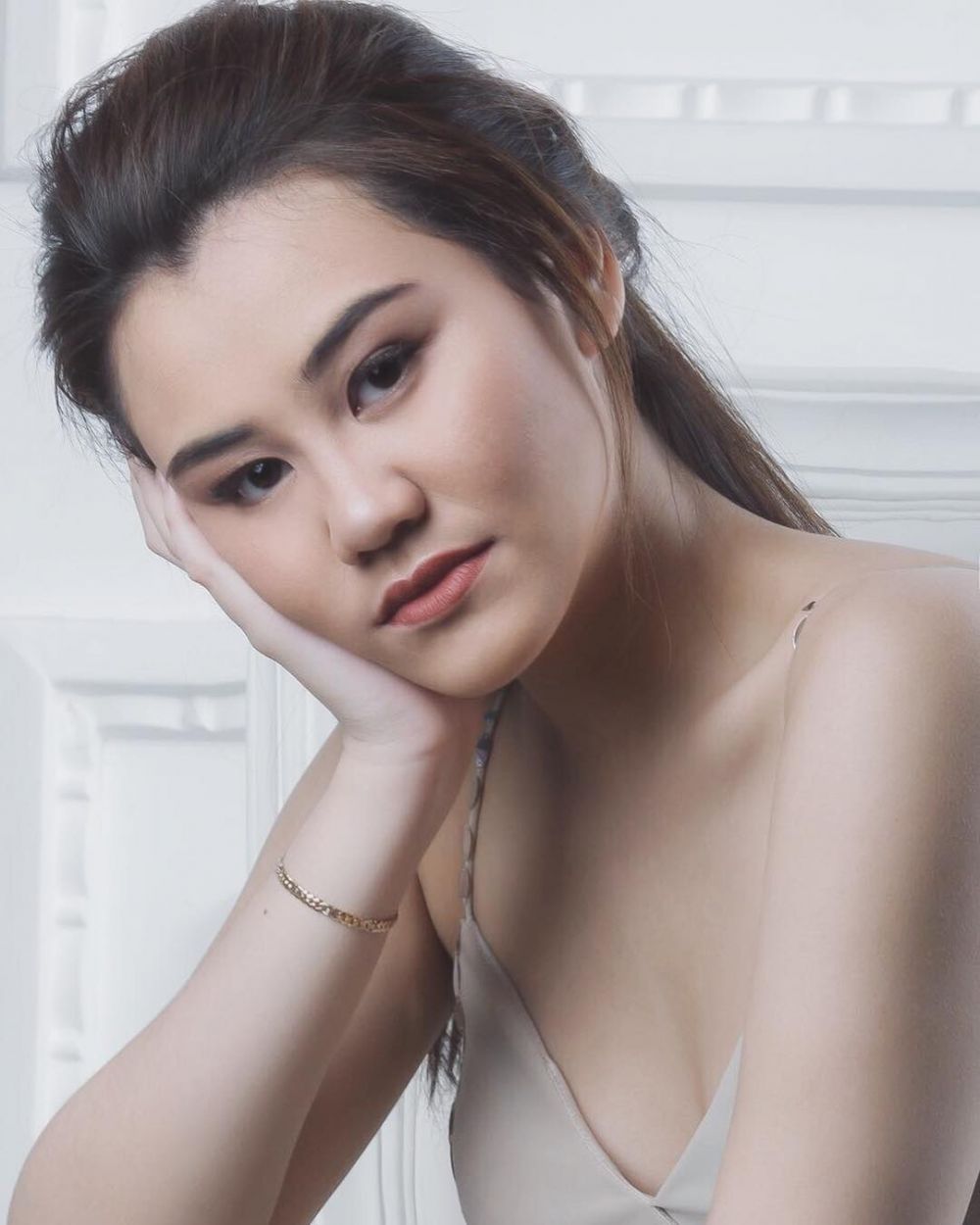 12 Pesona Aaliyah Massaid ketika pamer pundak, bikin salah fokus