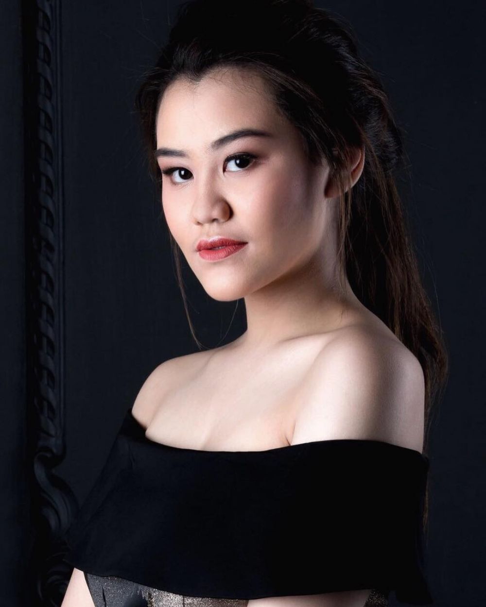 12 Pesona Aaliyah Massaid ketika pamer pundak, bikin salah fokus