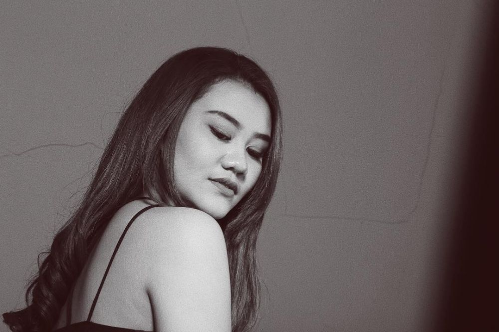 12 Pesona Aaliyah Massaid ketika pamer pundak, bikin salah fokus