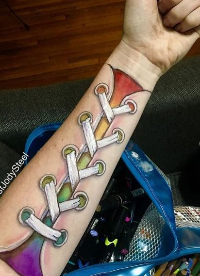 10 Karya hand painting bertema sadis ini bikin merinding