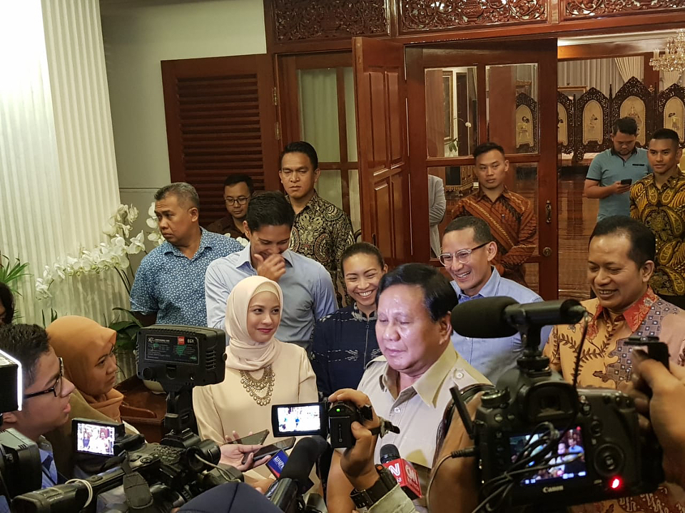 10 Transformasi Rachel Maryam, dari seleb hingga jurkam Prabowo