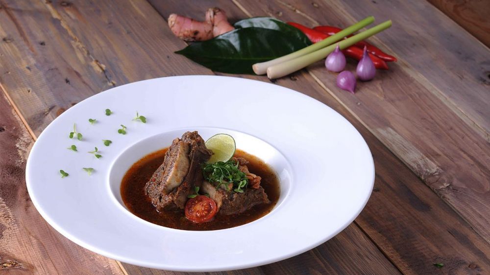 7 Makanan lezat berbumbu kluwak, buah yang bikin mabuk kepayang