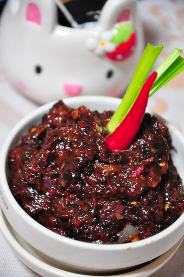 7 Makanan lezat berbumbu kluwak, buah yang bikin mabuk kepayang