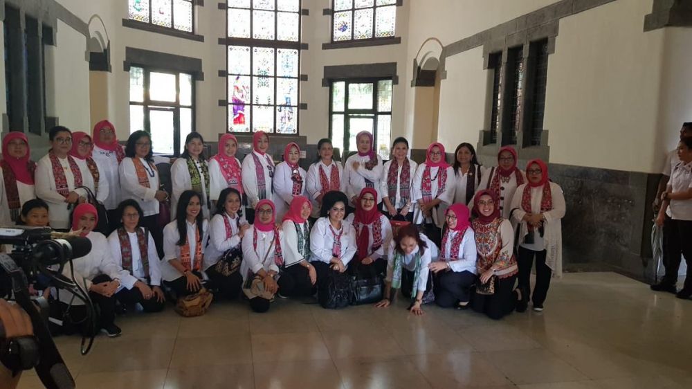 6 Potret seru Iriana Jokowi foto-foto di Lawang Sewu