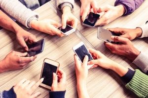 4 Fitur smartphone yang akan jadi tren di 2019