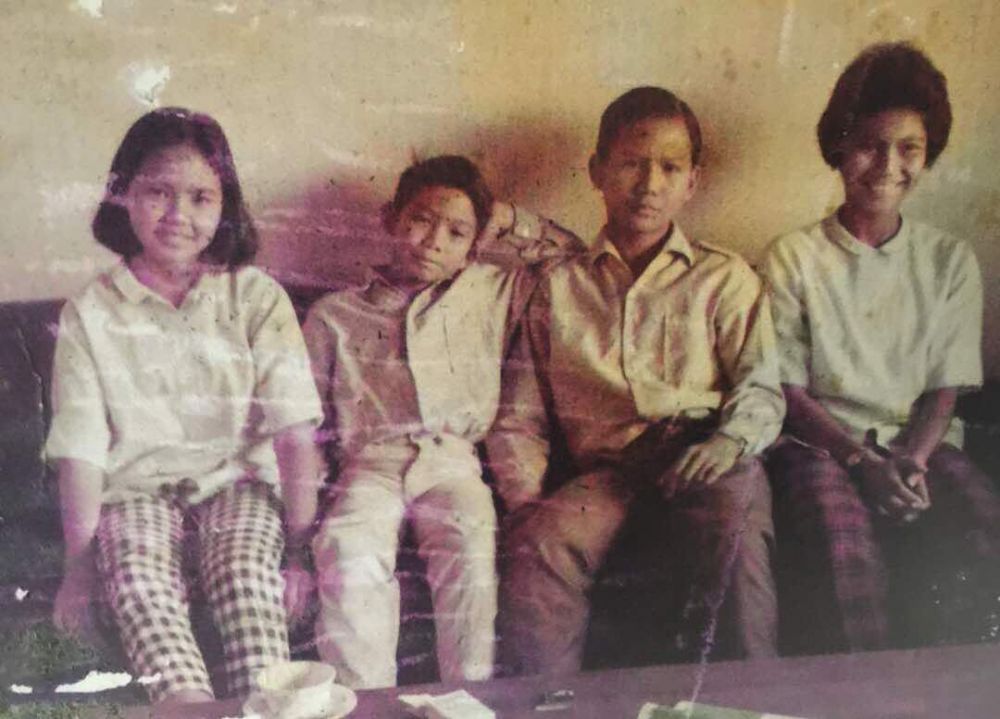 Beda pesan di balik unggahan Prabowo & Jokowi soal foto keluarga