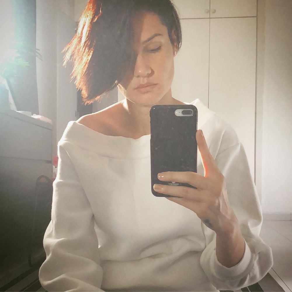 15 Pesona Rima Melati Adams, sosok hantu Kebaya Merah di DreadOut