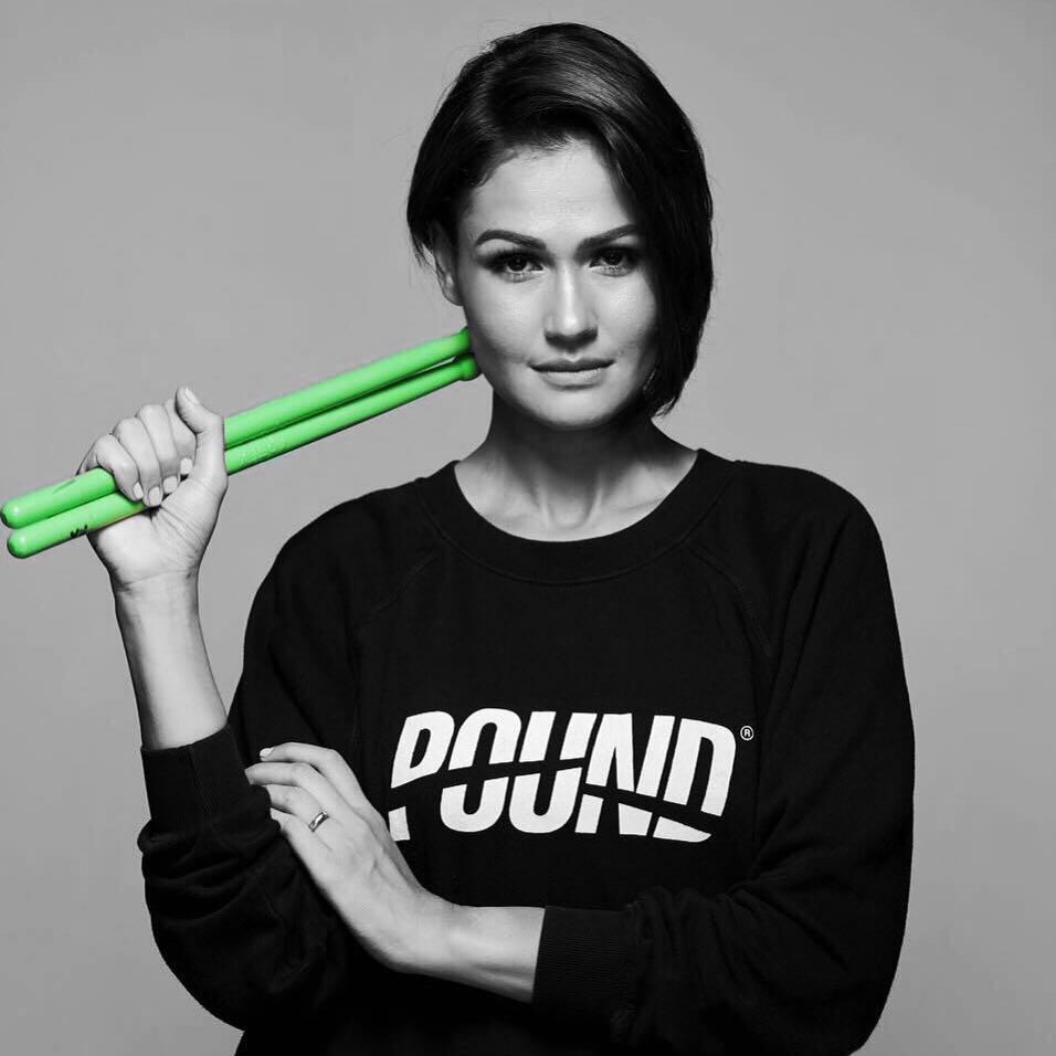 15 Pesona Rima Melati Adams, sosok hantu Kebaya Merah di DreadOut