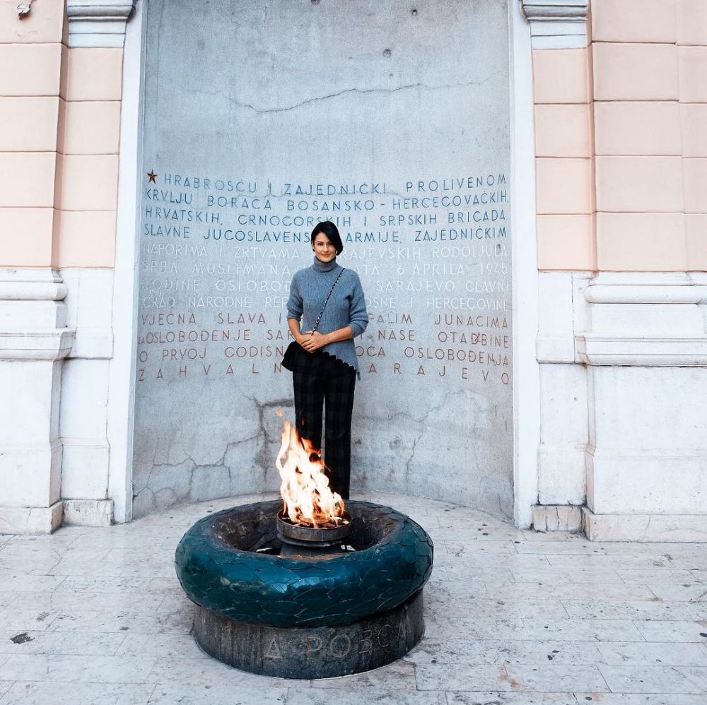 15 Pesona Rima Melati Adams, sosok hantu Kebaya Merah di DreadOut