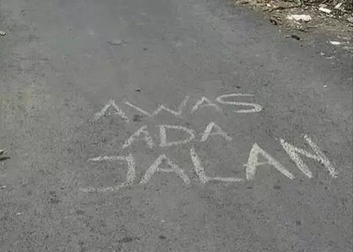 13 Pengumuman di jalanan ini bikin ketawa sambil tepuk jidat