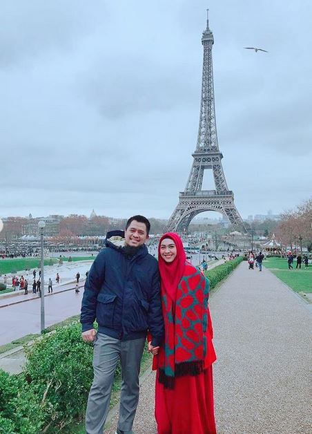 10 Potret Oki Setiana Dewi bareng keluarga liburan di Eropa