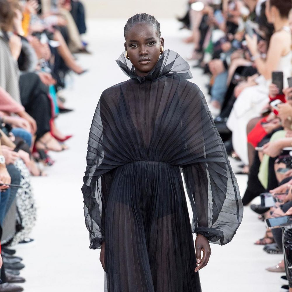 10 Potret Adut Akech, Model of the Year 2018 kalahkan Bella Hadid