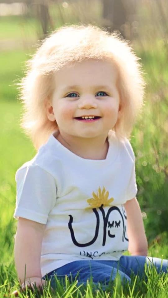 10 Potret Taylor McGowan, bayi imut dengan rambut mirip Einstein