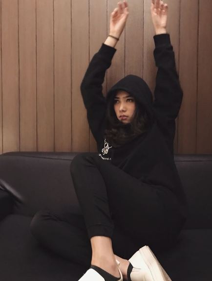 10 Gaya kocak Isyana Sarasvati, lucu seperti di film Milly & Mamet