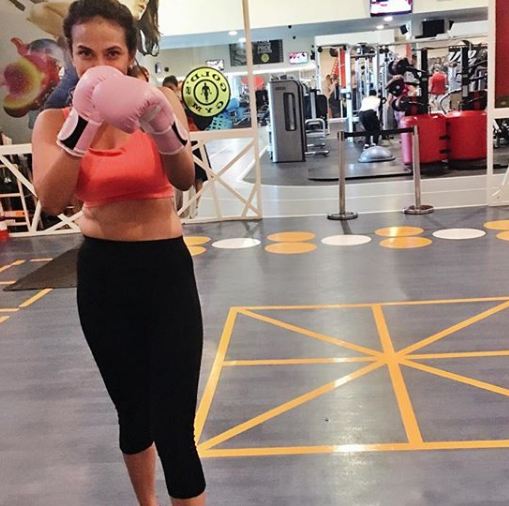 9 Gaya Vanessa Angel saat workout, bikin susah kedip