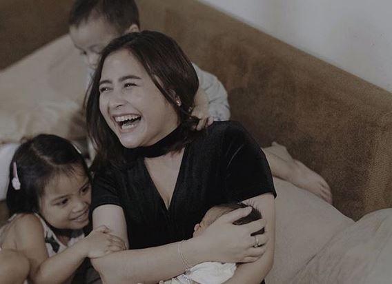 13 Momen Prilly bareng anak kecil & bayi, udah cocok jadi ibu?