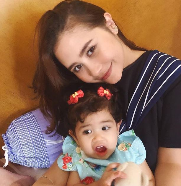 13 Momen Prilly bareng anak kecil & bayi, udah cocok jadi ibu?