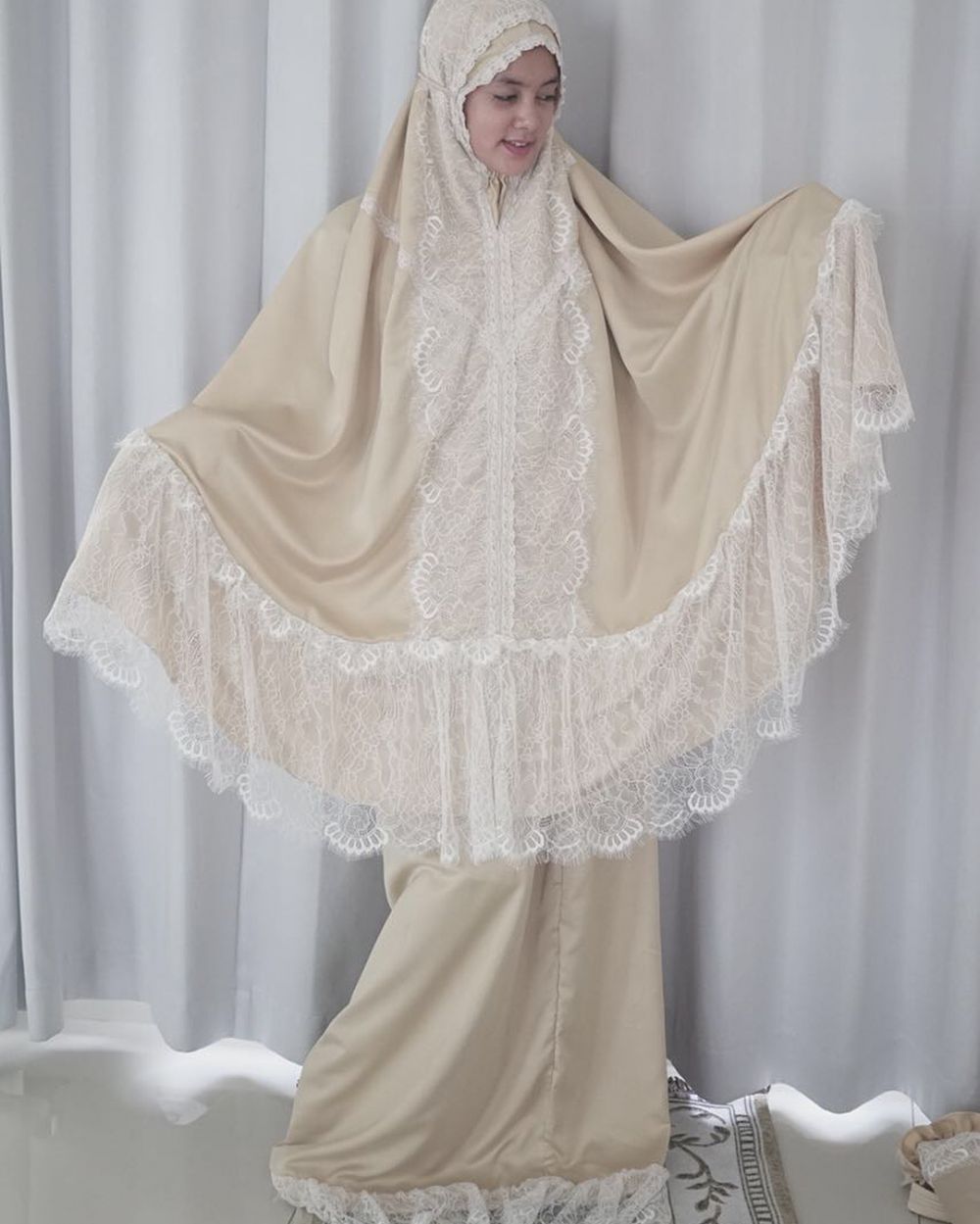 8 Pesona Biby Alraen, istri Rifky Balweel yang mantap berhijab