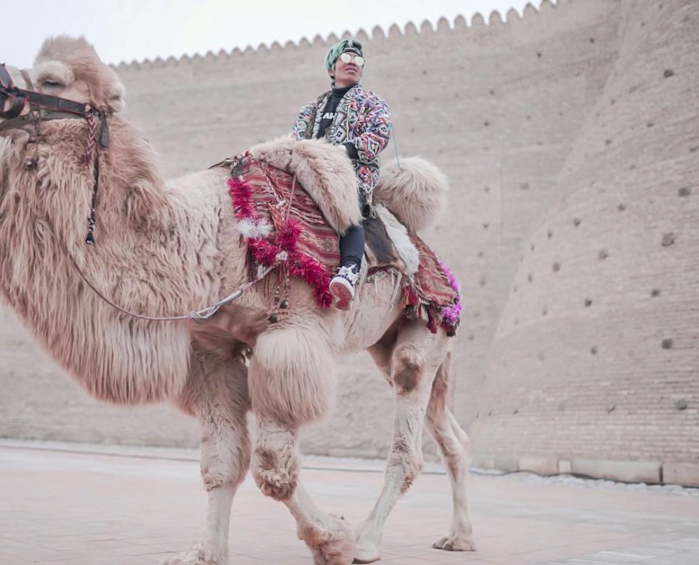 10 Potret liburan Atta Halilintar, main salju hingga naik unta