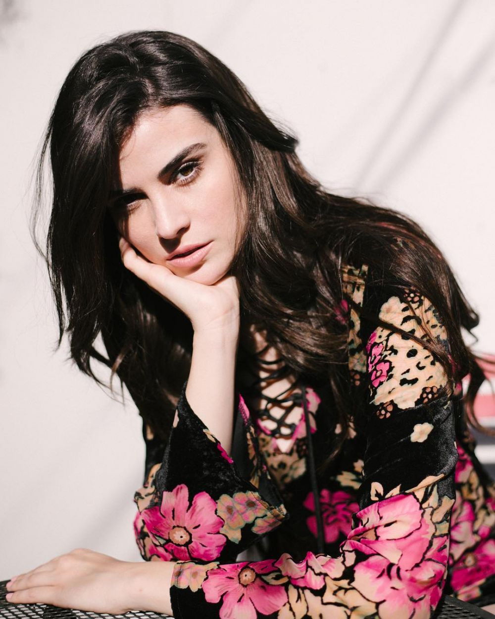 Ini sosok cantik pembawa air minum di red carpet Golden Globe