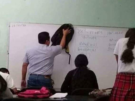 15 Foto lucu ini bukti bapak-bapak nggak pernah kehabisan ide