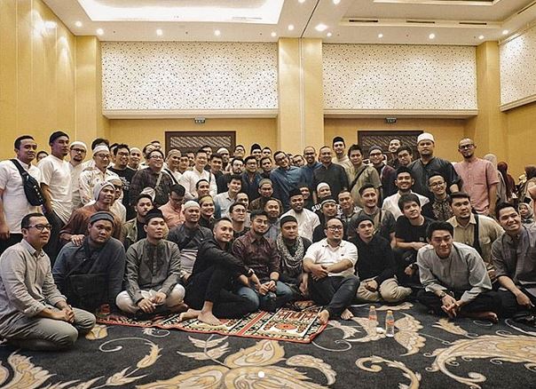 10 Potret Ifan Seventeen ikuti kajian artis usai dilanda musibah