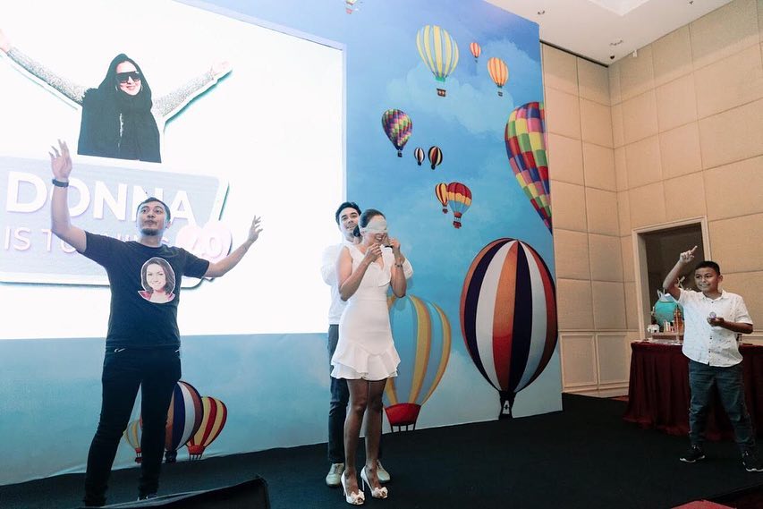 Potret haru ulang tahun Donna Agnesia, nangis bahagia