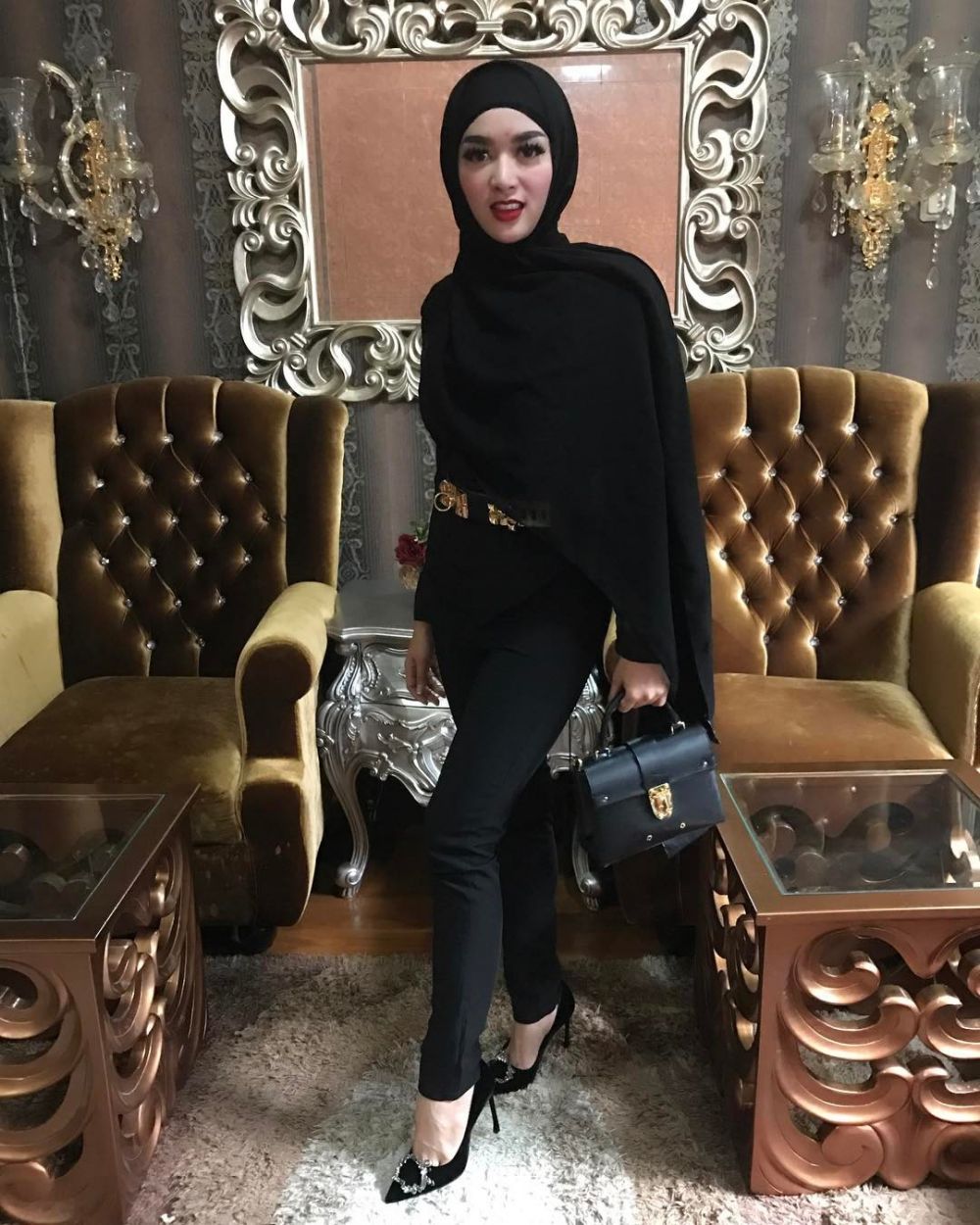 12 Transformasi Tiara Dewi, dari mirip Syahrini hingga bercadar