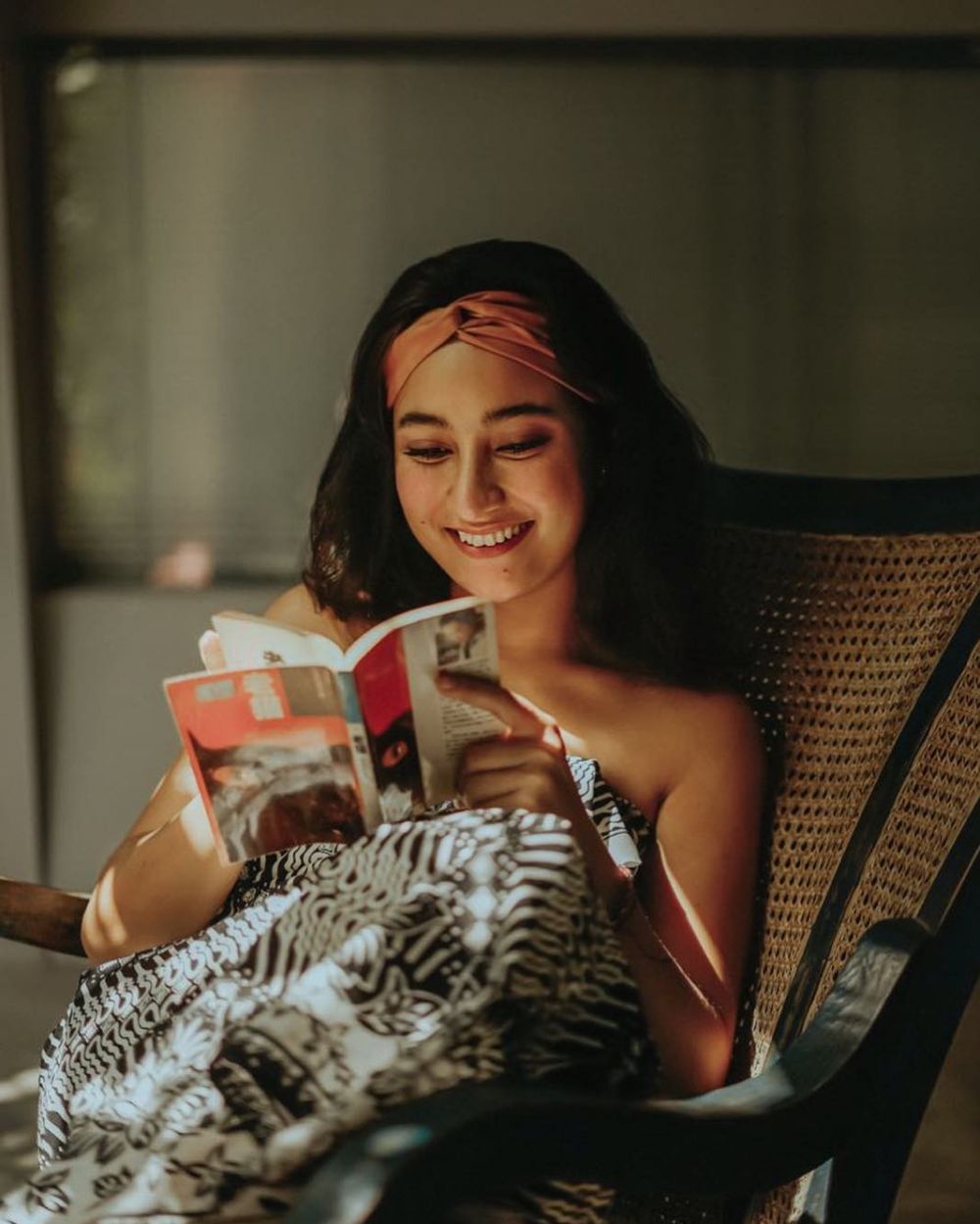 14 Pesona Naomi Zaskia kenakan busana tradisional, anggun banget