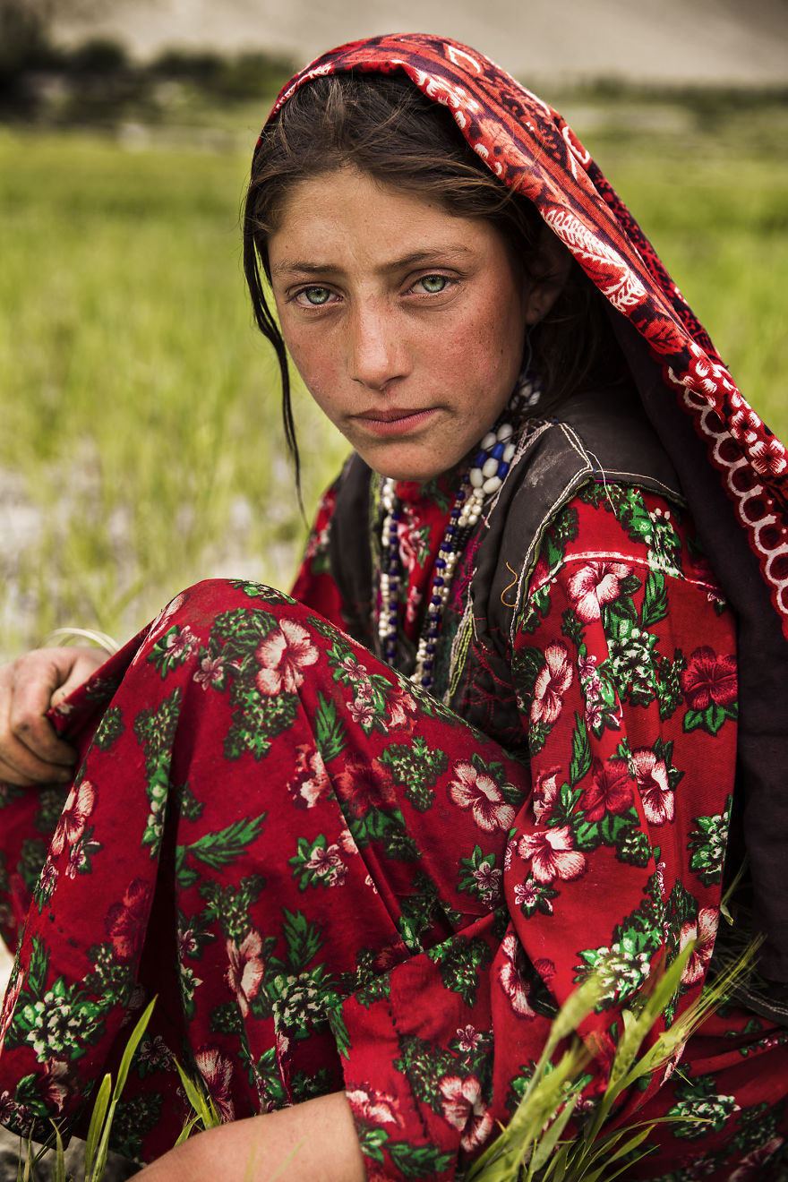 15 Baju tradisional cewek di berbagai negara, cantiknya autentik