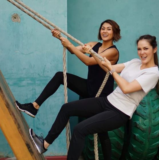 10 Gaya workout Cathy Sharon, energik dan bikin susah kedip