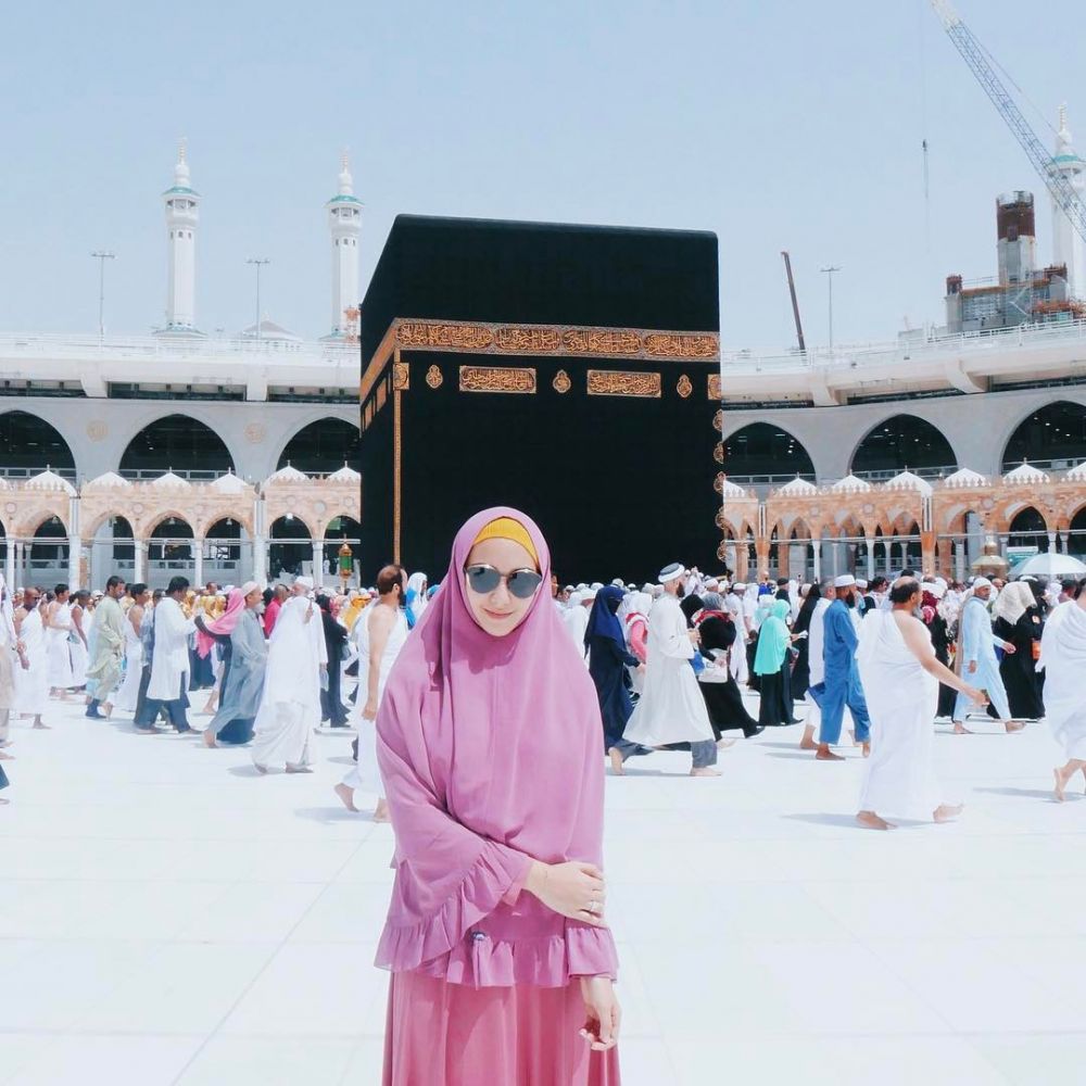 11 Seleb rayakan ulang tahun dengan ibadah umrah, penuh berkah