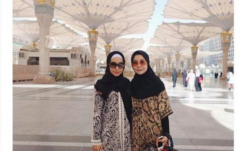 11 Seleb rayakan ulang tahun dengan ibadah umrah, penuh berkah