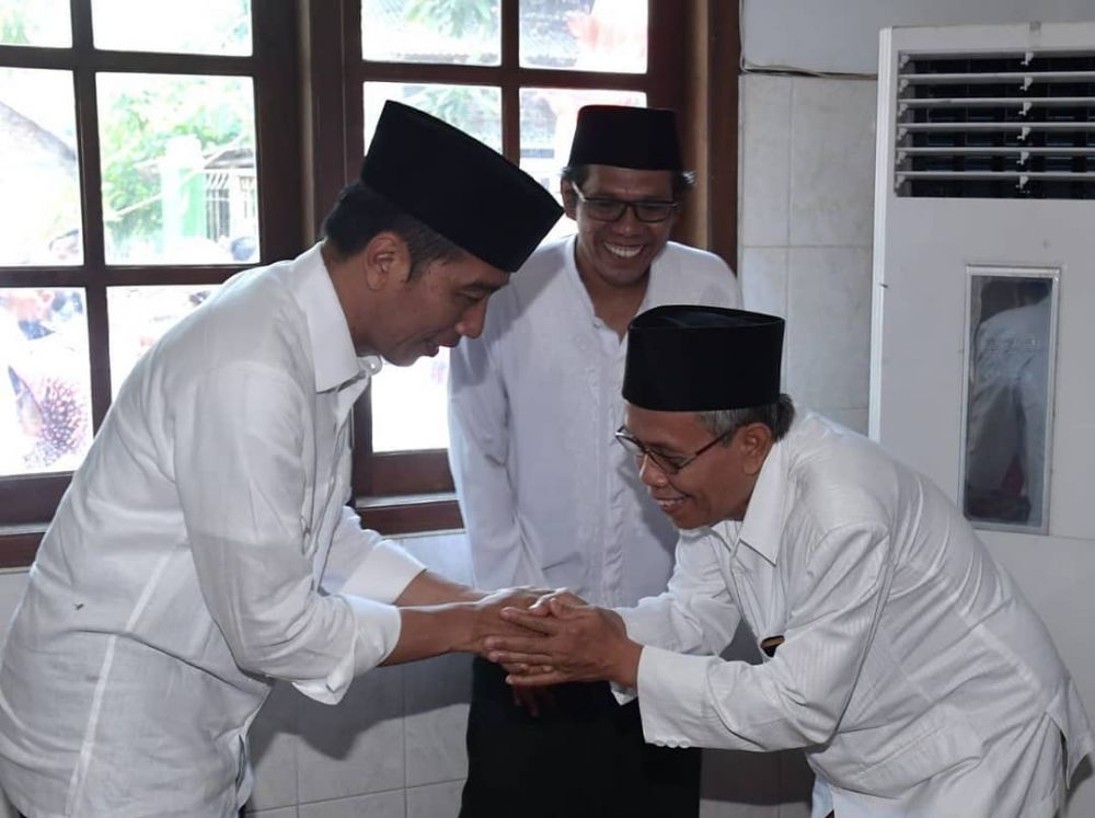 5 Momen Jokowi menunduk saat salaman dengan tokoh karismatik