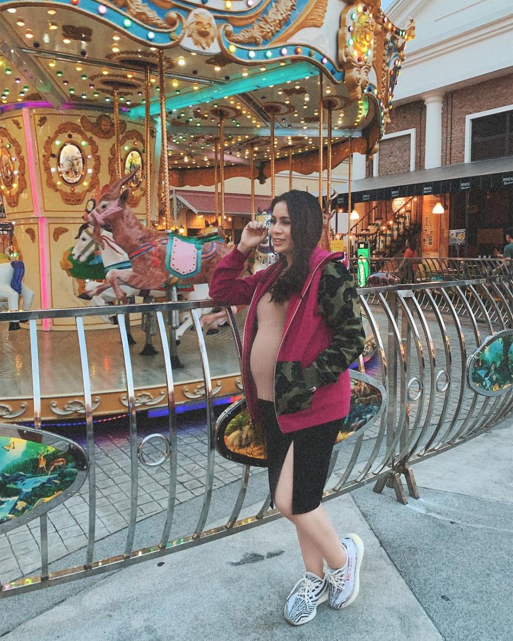 11 Potret babymoon Momo Geisha & suami, seru & romantis