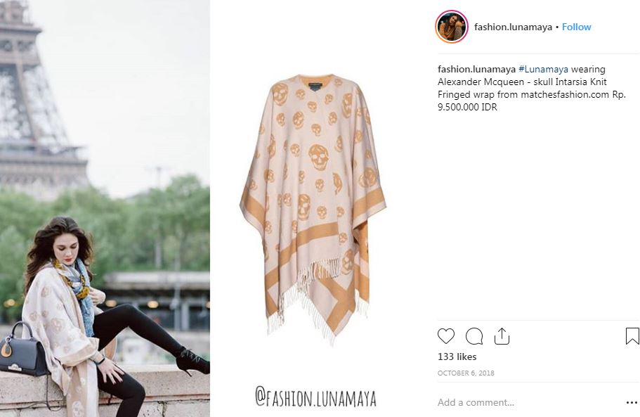 9 Fashion item Luna Maya saat liburan, harganya fantastis