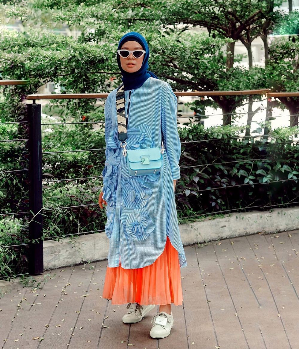 10 Inspirasi fashion tabrak motif Tantri Namirah ini kece banget
